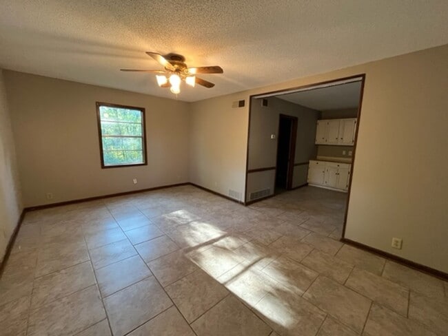 Photo - Renovated 1 Bedroom 1 Bath Loft for Rent!!