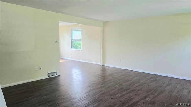 Photo - 185 Fairgreen Dr