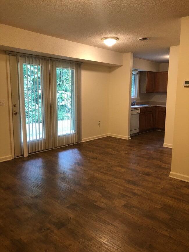 Photo - Great Location Black Mountain Apartment