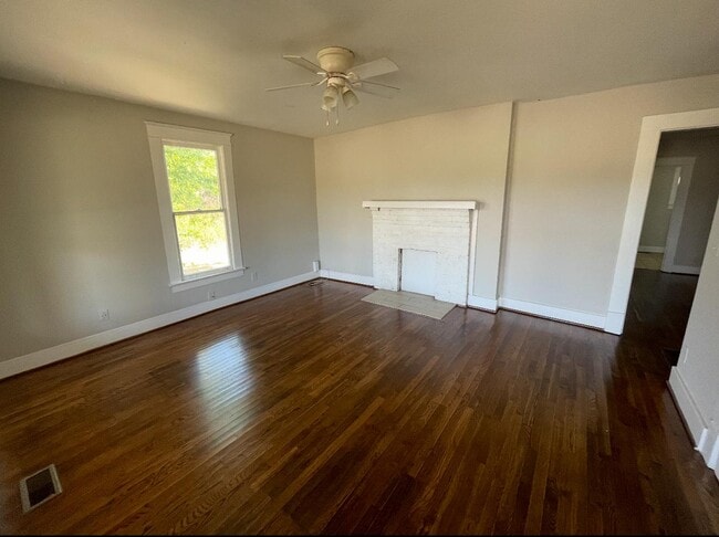 Building Photo - 3701 John Mallette Dr Rental