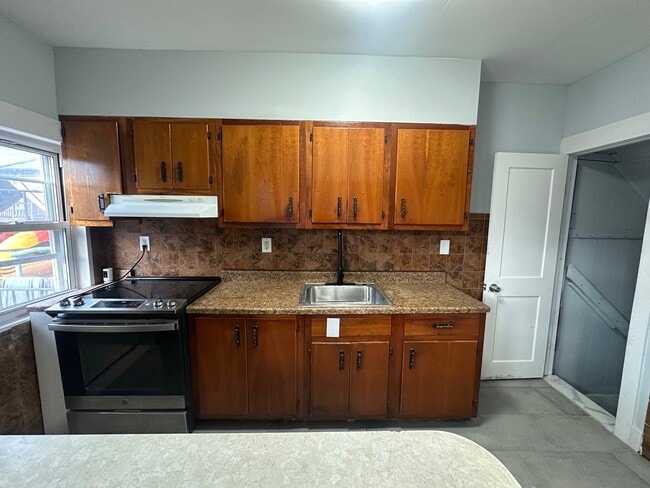 Photo - 5220 Ditman St