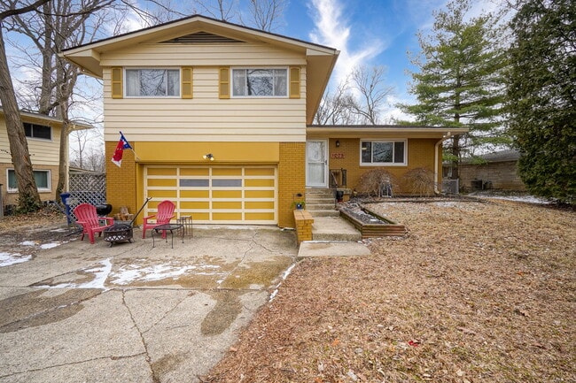 Building Photo - 1005 Chevy Chase Ln