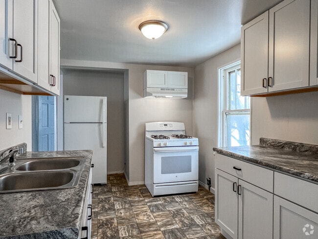 Building Photo - 617 W Baraga Ave Rental