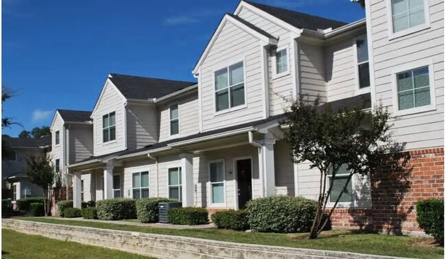 Building Photo - 24011 Richards Rd Rental