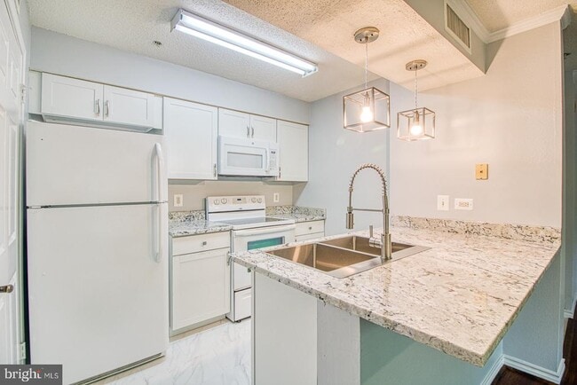 Photo - 1504 Lincoln Way Unidad 310