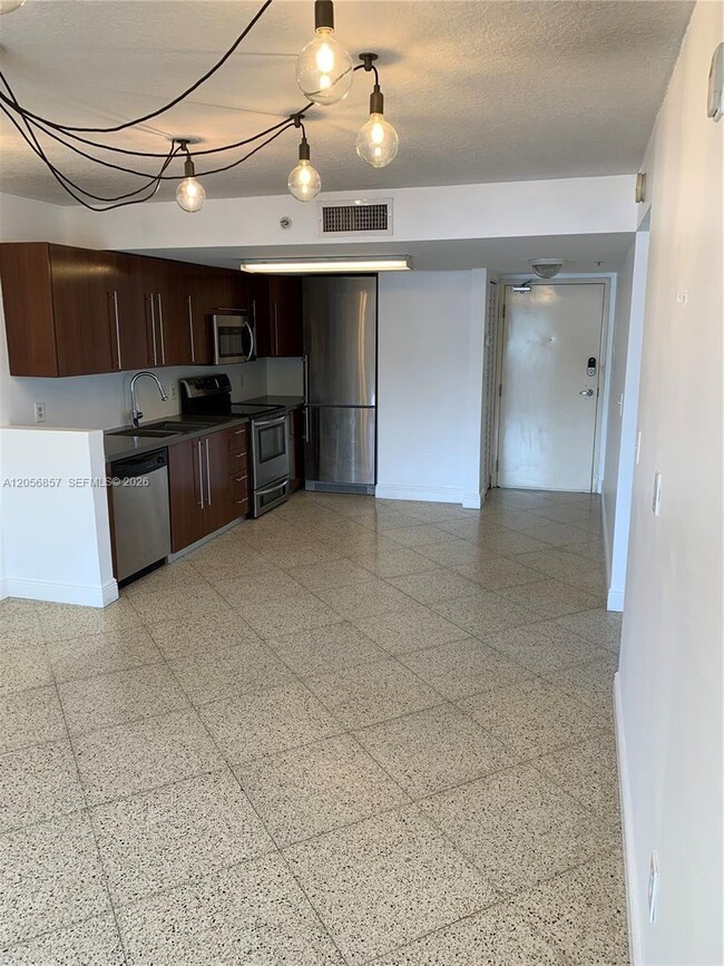Photo - 498 SW 2nd St Unit 2C