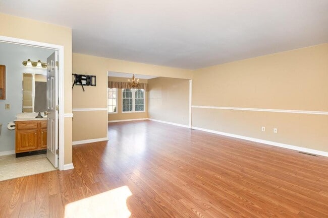 Photo - 4 Keefer Way