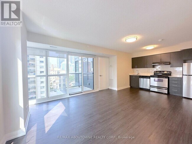 Photo - 561 Sherbourne St