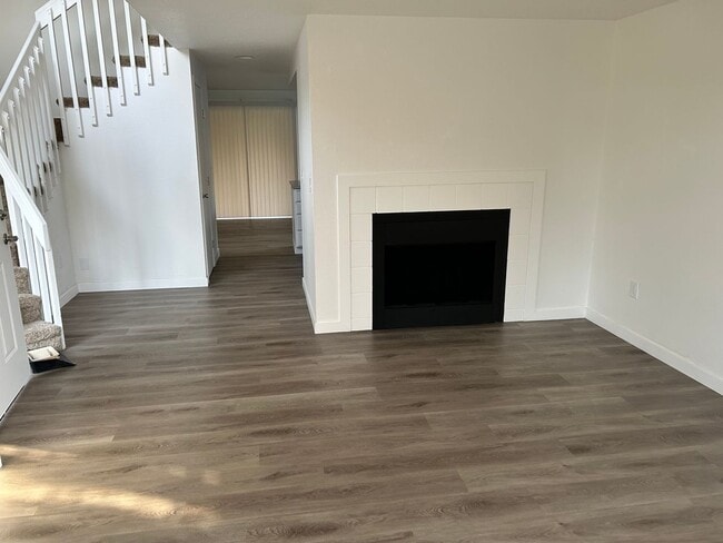 Photo - Large 2 Bed Duplex with Walk In Closets/Pr...