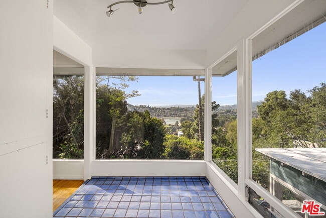 Photo - 2335 Silver Ridge Ave