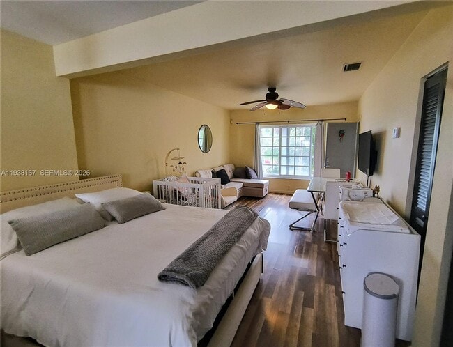 Building Photo - 833 10th St Unit 203