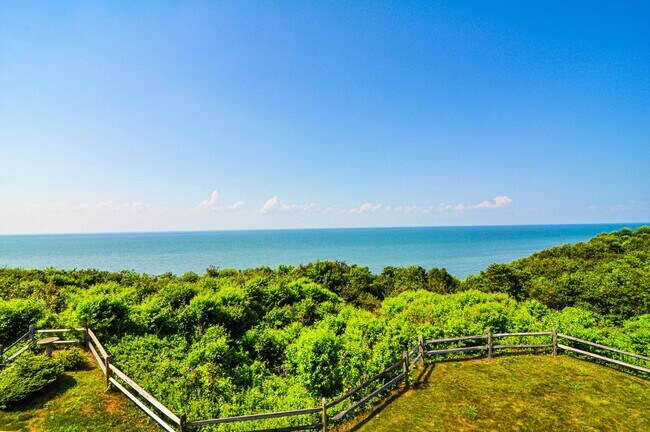 Photo - 806 Bluffs Dr N