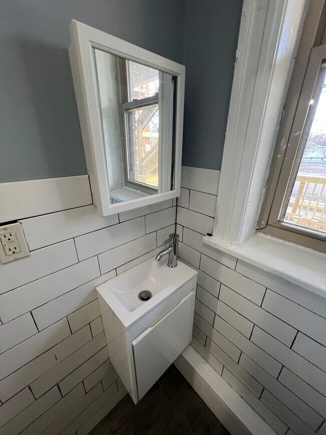 Photo - 546 Main St Unit 2