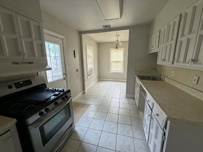 Photo - Cute 2 bedroom, 1 bath near Harvard & Admiral