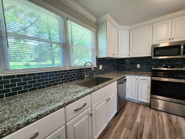 Photo - 445 Summerland Dr