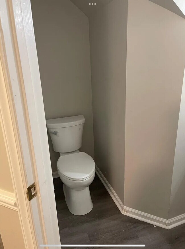 Photo - 4218 Queen Victoria Pl