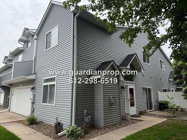 End Unit Townhouse Available Now, Loft Are... - End Unit Townhouse Available Now, Loft Are...