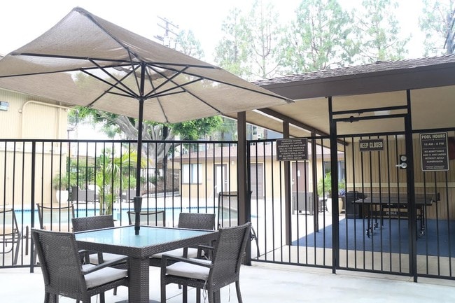 Photo - Crescent Gardens Apartments