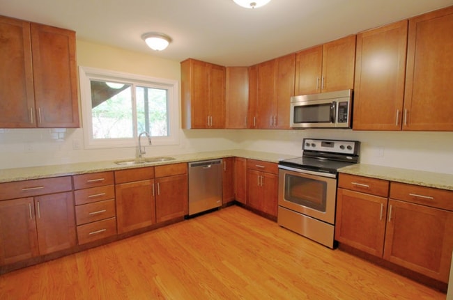 Building Photo - 2 Bedroom Apartment Located 1 Block From Duke's East Campus!