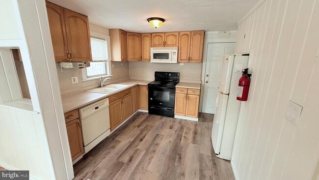 Photo - 470 Connecticut Ave