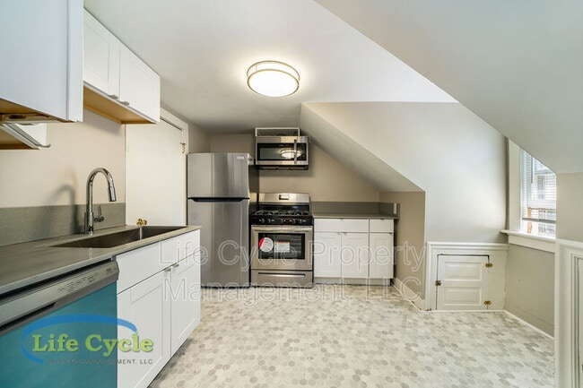 Photo - 921 Fairmount St SE
