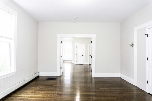 Building Photo - 153 Foster St Unit 1