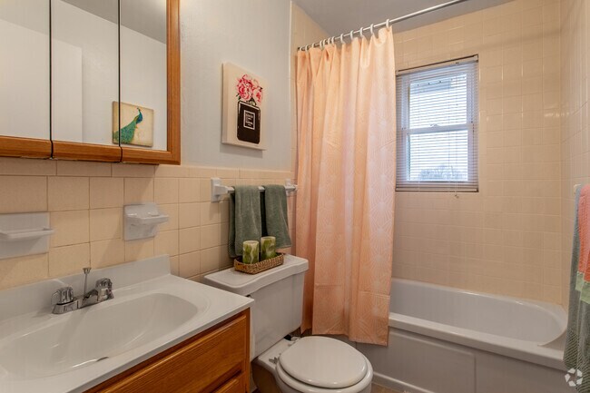 2 habitaciones/1 baño - en planta superior - Modelo - 850 ft² - Ivy Manor Apartments LLC