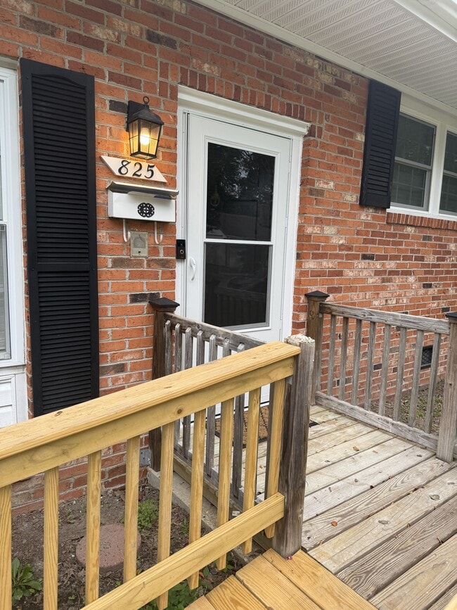 Photo - 825 Olive Dr