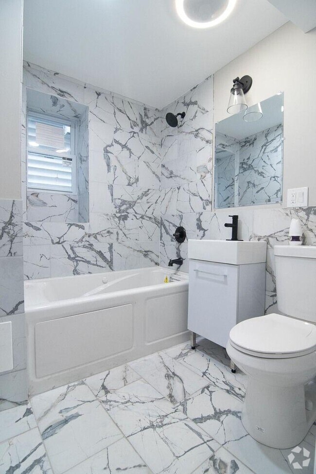 Building Photo - 2 bedroom in Chicago IL 60651 Unit B Rental