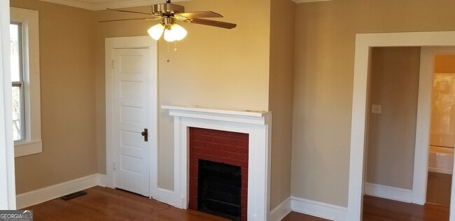 Photo - 10 Kirkwood St NE