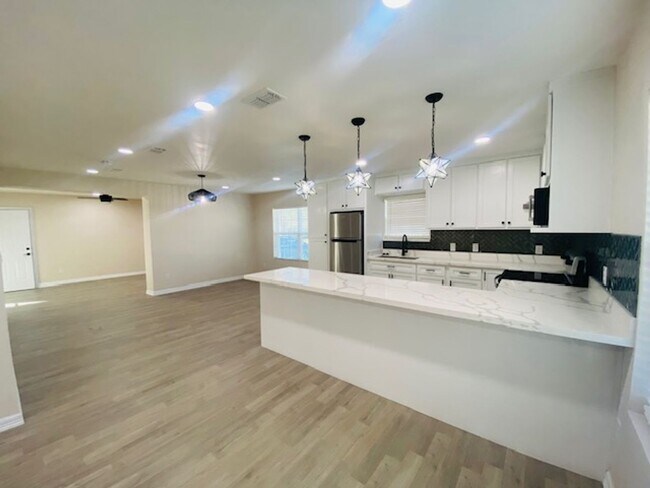 Photo - 521 Vine Ave