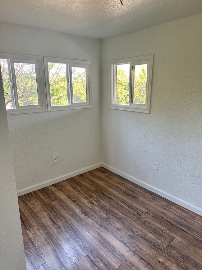 Photo - Beautiful 2 Bedroom 1 Bath Single Family Home Available 04/06/26