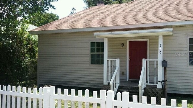 Photo - 400 Ave D SE