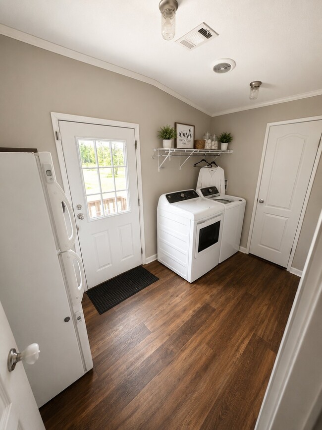 Photo - 6924 Shady Hills Ln