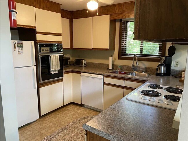 Photo - 2829 Hopkins Dr