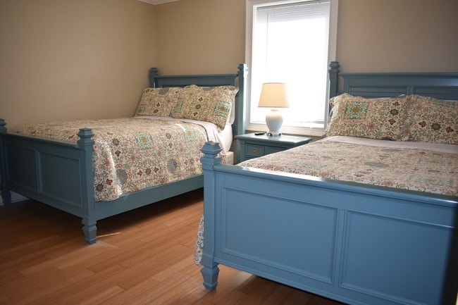3rd bedroom with two double beds - 3 15th St Unit 320 Brass