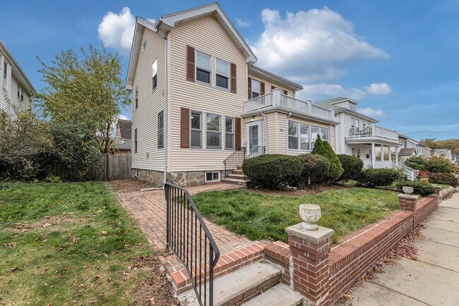 Photo - 204 Maple St