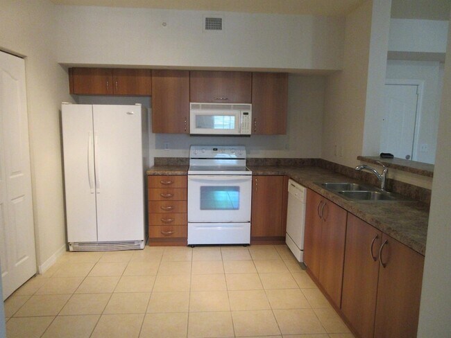 Photo - 250 NE 3rd Ave Unidad 1213