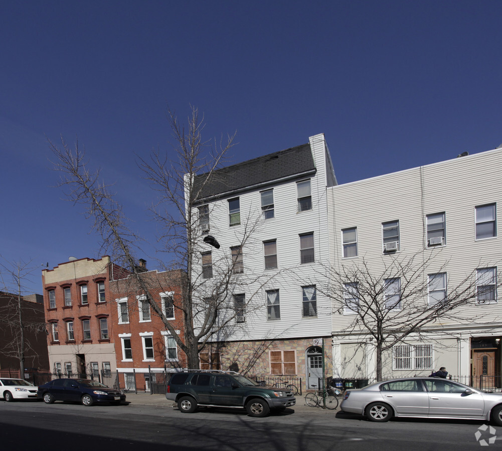 Photo - 181-183 Montrose Ave Apartments