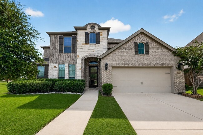 Building Photo - 25109 Pinebrook Grove Ln