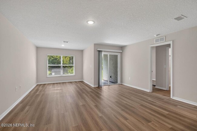 Photo - 129 Wellwood Ln