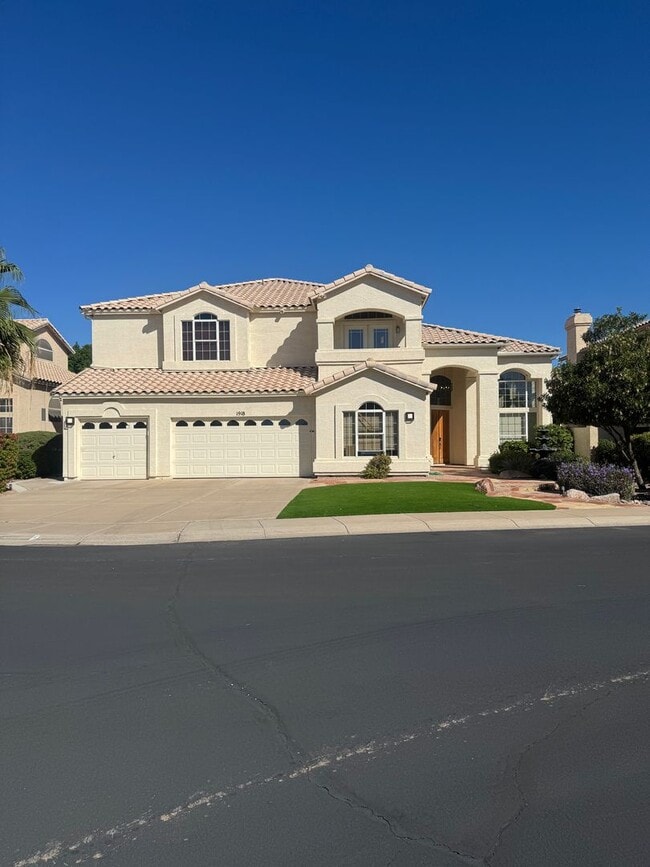 Building Photo - 5 bedroom lake community plus private pool...