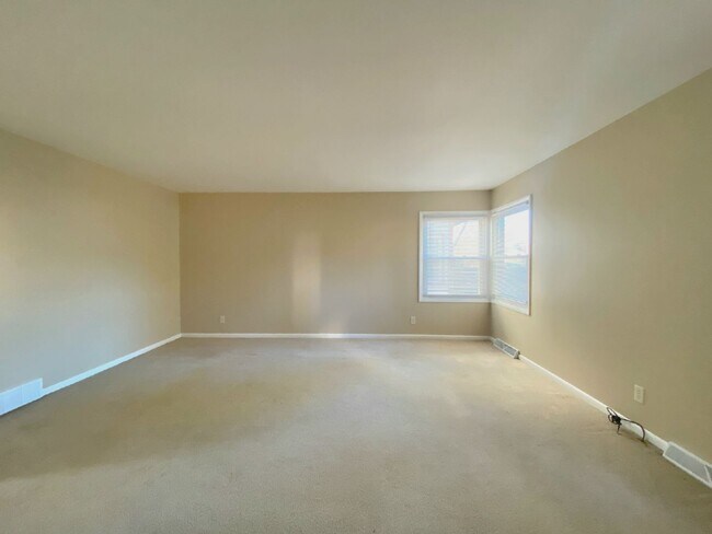 Photo - 2237 Wentworth Ave Unit 2237 N. Wentworth Avenue