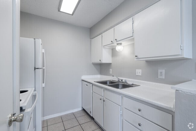 2BR, 2BA - 891SF - Kitchen
