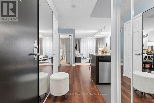 Photo - 19 Grand Trunk Crescent Unit 3108