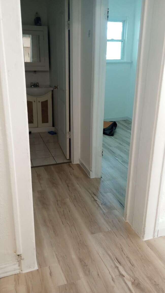 Photo - 1802 E 3rd St