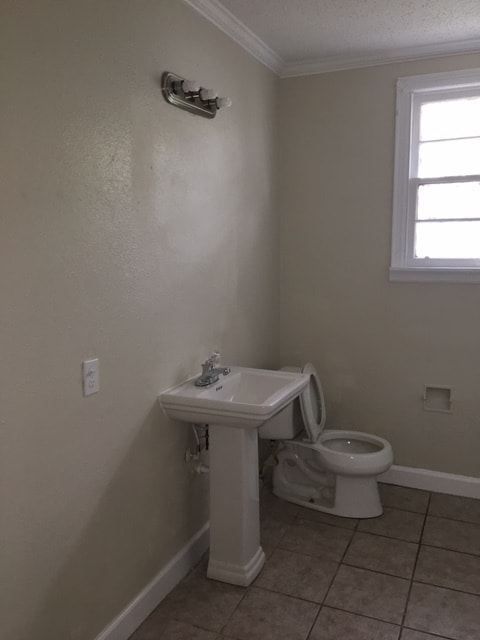 Building Photo - 5017 Oak Dr