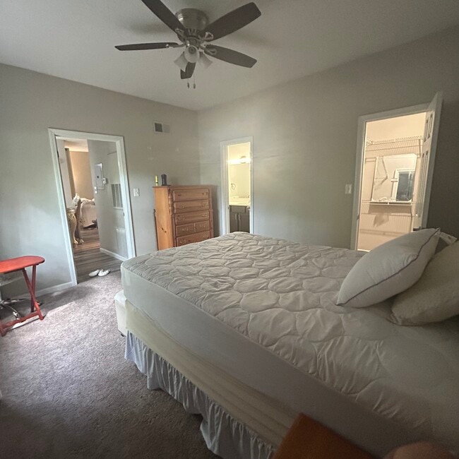 Building Photo - 7510 Waterford Square Dr Unit Room B