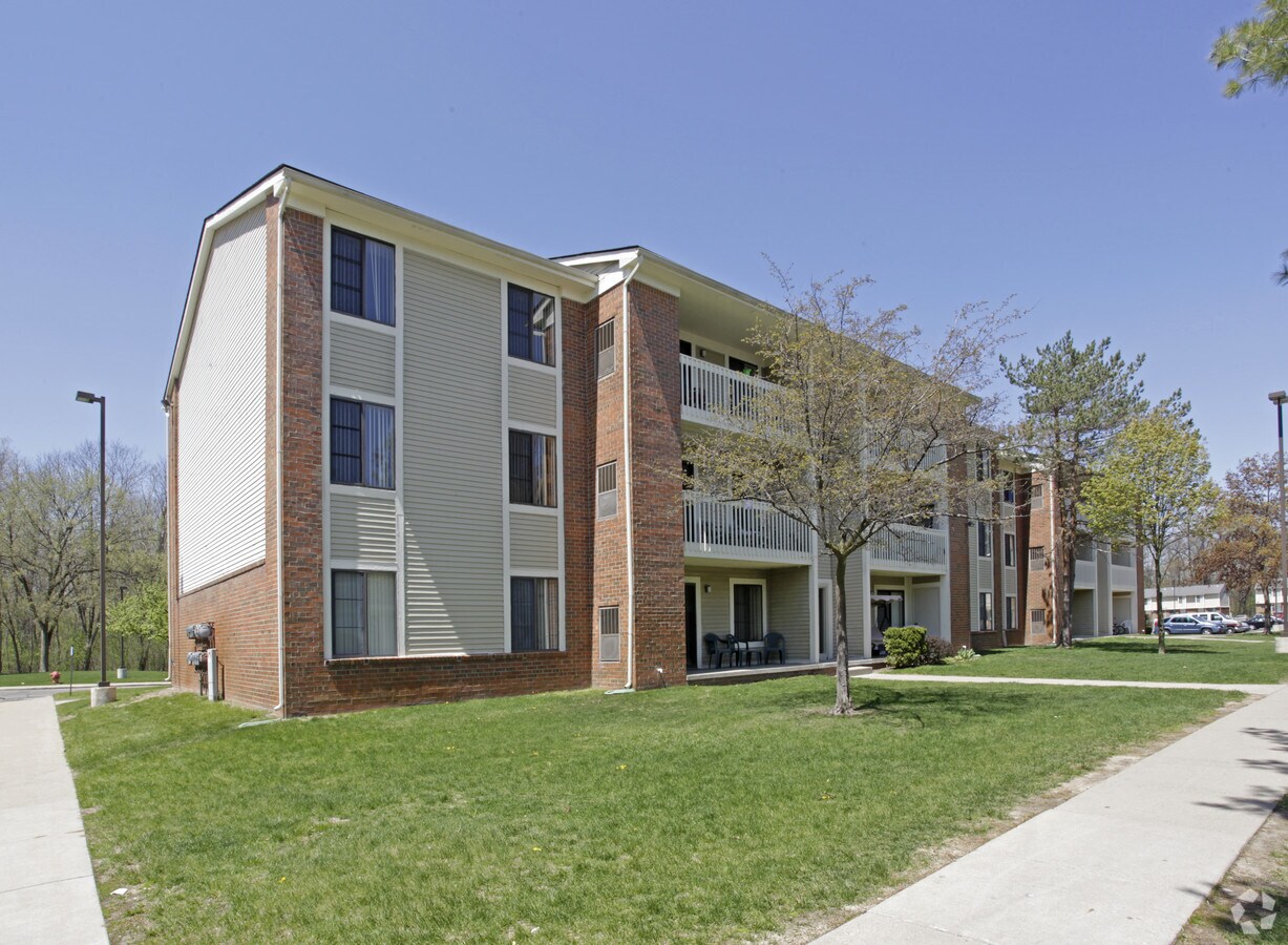 Whispering Woods - Whispering Woods Apartments