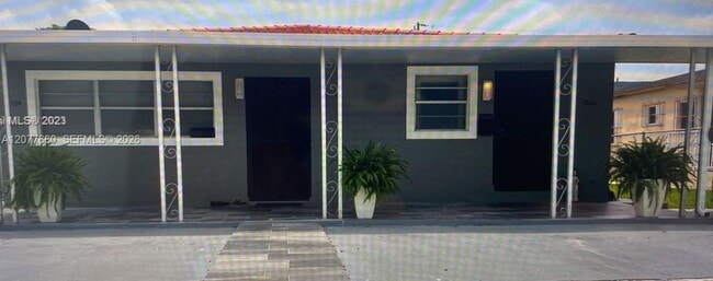 Building Photo - 2734 SW 30th Ct Unit 1